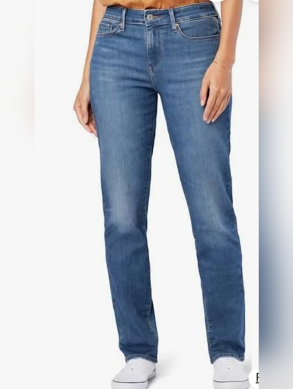 NWT..Levi Strauss Signature™ Women's Mid-Rise Straight Jeans in a medium wash